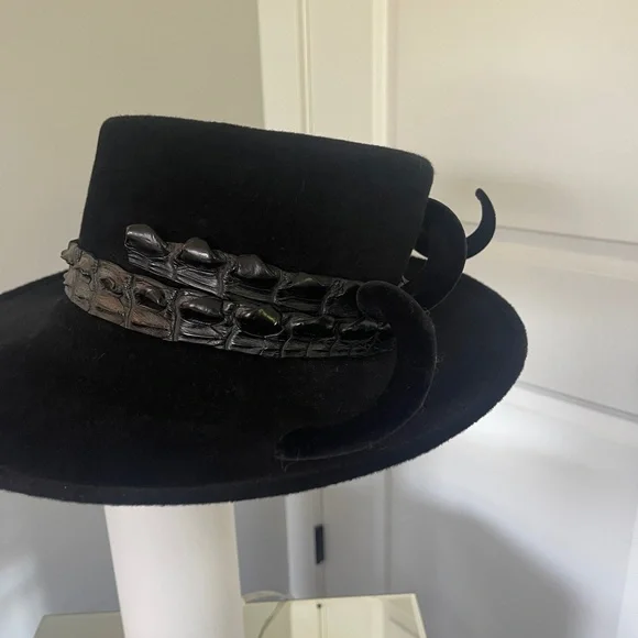 Stunning Philip Treacy Felt Crocodile Hat - Picture 4 of 7
